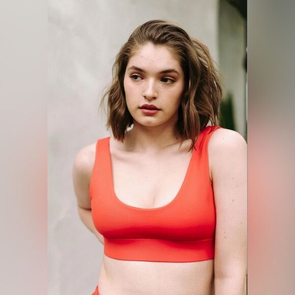 Londre Bodywear Sports Scoop Top, High Leg Scrunch Bottom Fiesta Red Size XL NEW - Picture 2 of 13